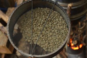 生豆から薪火焙煎コーヒー
