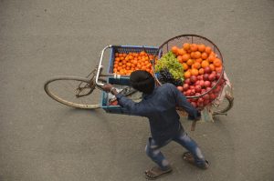 ネパールポカラの果物売り