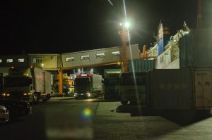 夜の博多港